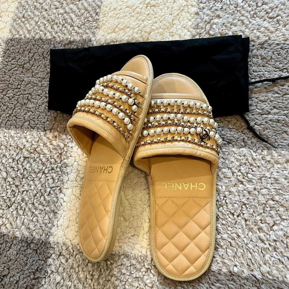 Chanel 20P Beige Pearl Chain Slipper CC Logo Slip On Mule Flats - Picture 3 of 10